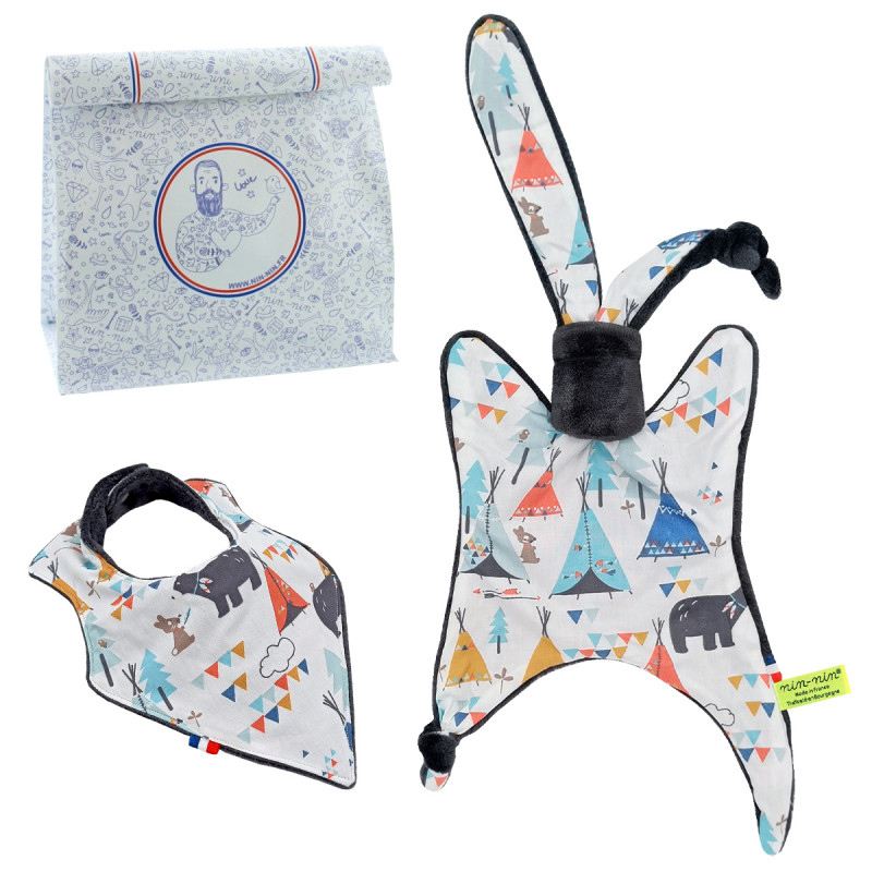 Coffret de naissance doudou et bavoir Tipi. Original et fabriqué en France. Marque Nin-Nin Coffret de naissance doudou et bavoir Tipi. Original et fabriqué en France. Marque Nin-Nin