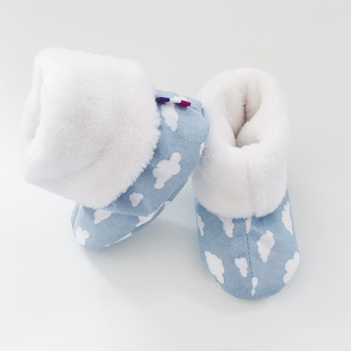 Chaussosn hauts du COFFRET DE NAISSANCE COUSSIN NUAGE BLEU