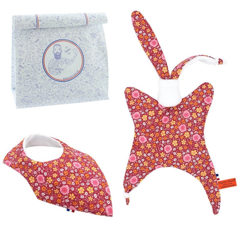 Coffret de naissance doudou et bavoir Le Romantique. Original et fabriqué en France Coffret de naissance doudou et bavoir Le Romantique. Original et fabriqué en France