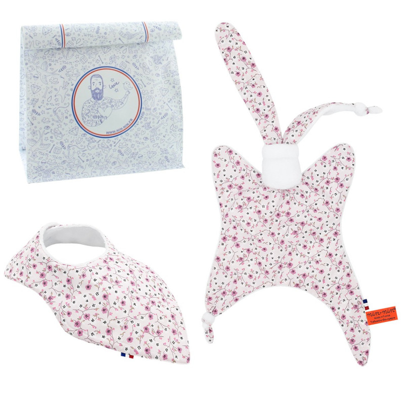 Coffret de naissance doudou et bavoir Le Adèle. Original et fabriqué en France Coffret de naissance doudou et bavoir Le Adèle. Original et fabriqué en France