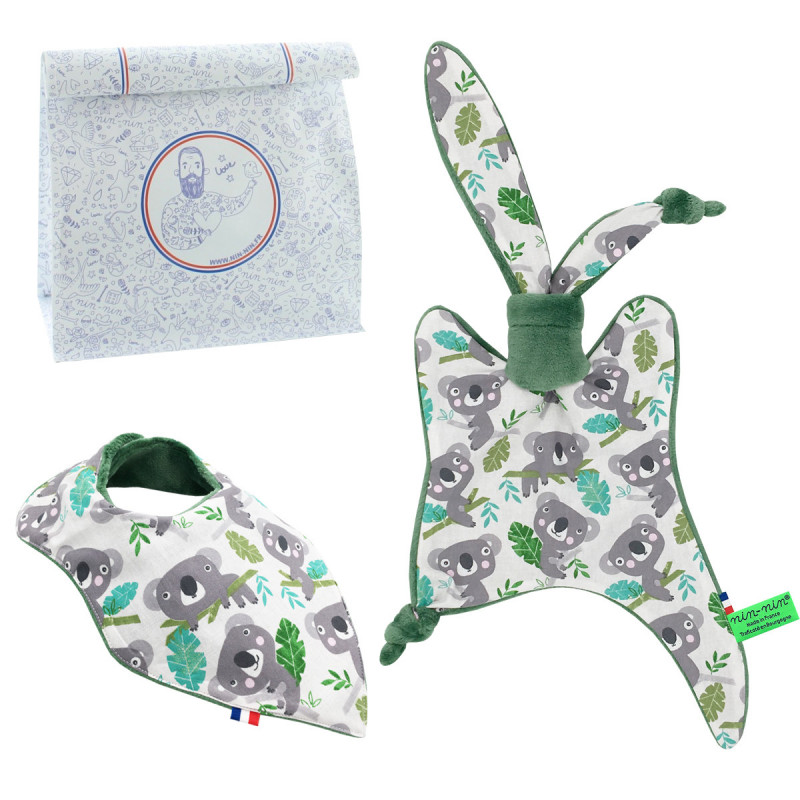 Coffret de naissance doudou et bavoir Koala. Original et fabriqué en France. Marque Nin-Nin Coffret de naissance doudou et bavoir Koala. Original et fabriqué en France. Marque Nin-Nin