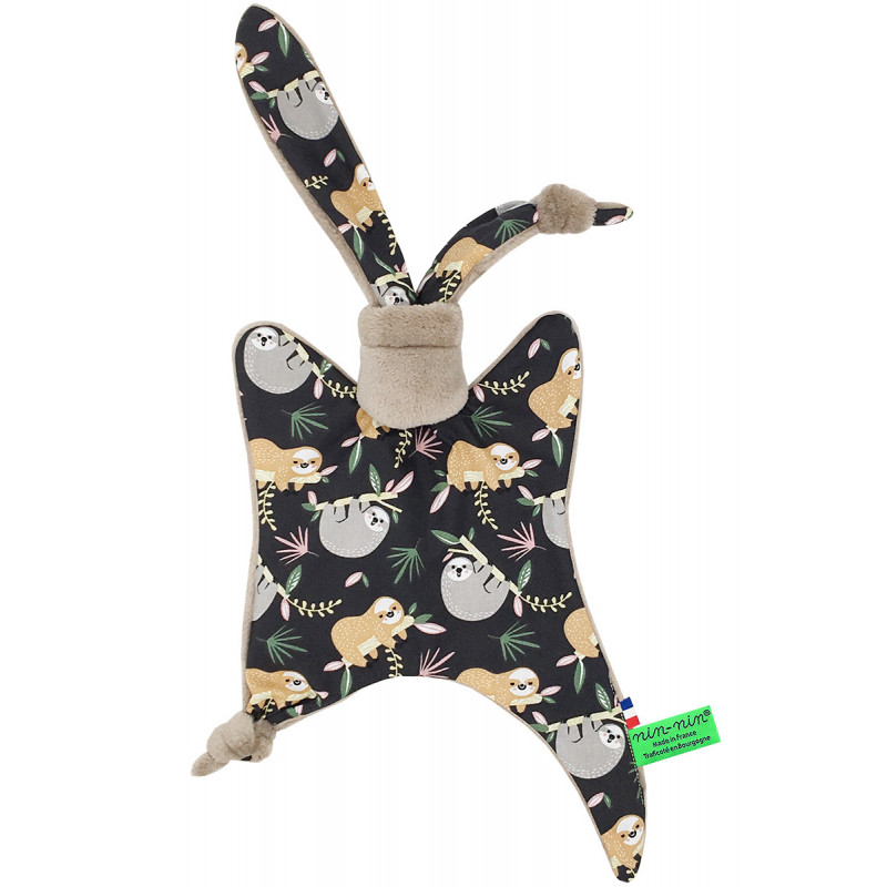 Doudou plat Le Paresseux camel. Cadeau de naissance personnalisable, original et made in France. Nin-Nin Doudou plat Le Paresseux camel. Cadeau de naissance personnalisable, original et made in France. Nin-Nin