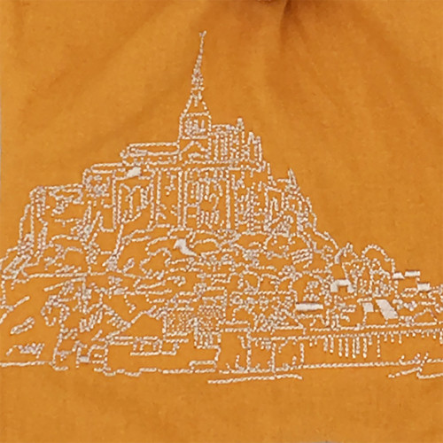 Broderie doudou plat Le Mont Saint Michel personnalisable. Cadeau de naissance original et made in France. Nin-Nin