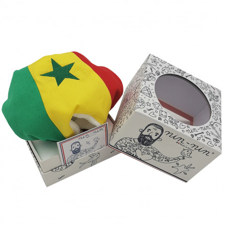 Boite cadeau doudou personnalisé Le Sénégalais. Cadeau de naissance original personnalisable et made in France. Nin-Nin