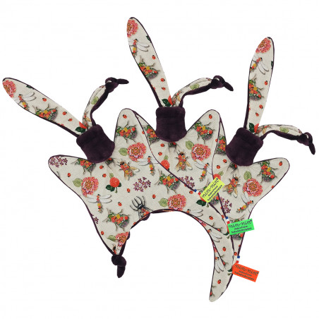 Doudou étiquette L'Insetto. Cadeau de naissance personnalisé et made in France. Doudou Nin-Nin