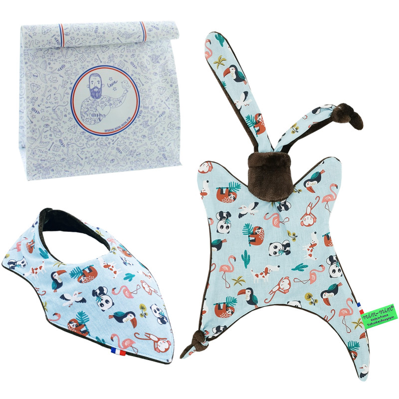 Coffret de naissance doudou et bavoir Explorateur. Original et fabriqué en France. Marque Nin-Nin Coffret de naissance doudou et bavoir Explorateur. Original et fabriqué en France. Marque Nin-Nin