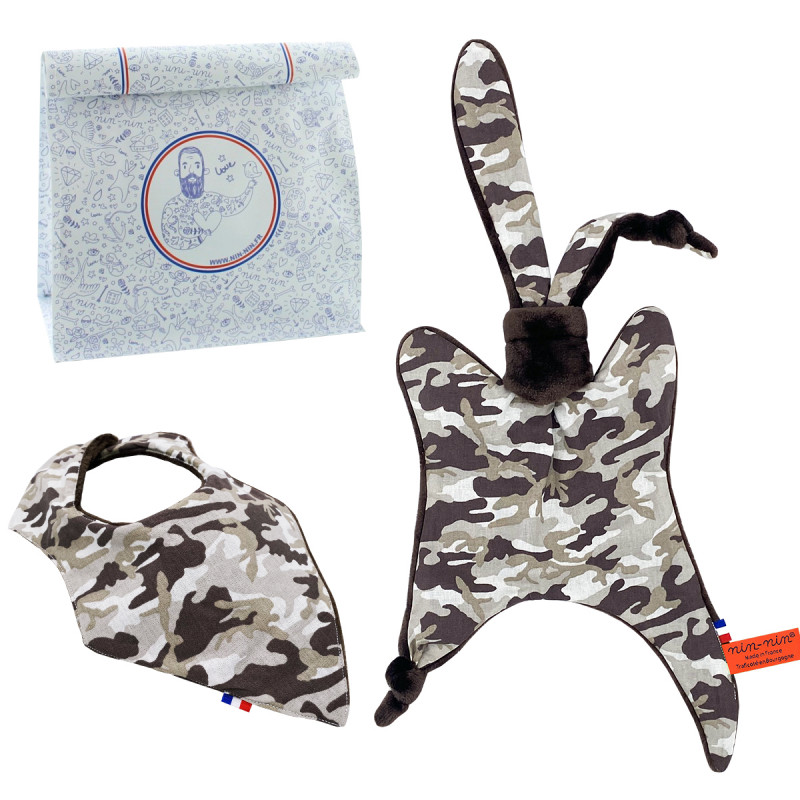 Coffret de naissance doudou et bavoir Commando. Original et fabriqué en France. Marque Nin-Nin Coffret de naissance doudou et bavoir Commando. Original et fabriqué en France. Marque Nin-Nin