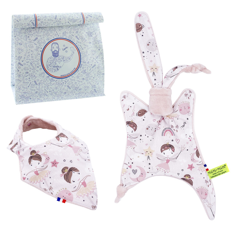 Coffret de naissance doudou et bavoir Clochette. Original et fabriqué en France. Marque Nin-Nin Coffret de naissance doudou et bavoir Clochette. Original et fabriqué en France. Marque Nin-Nin