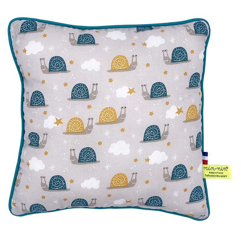 Coussin "Escargot". Cadeau de naissance original personnalisable et made in France. Nin-Nin Coussin "Escargot". Cadeau de naissance original personnalisable et made in France. Nin-Nin