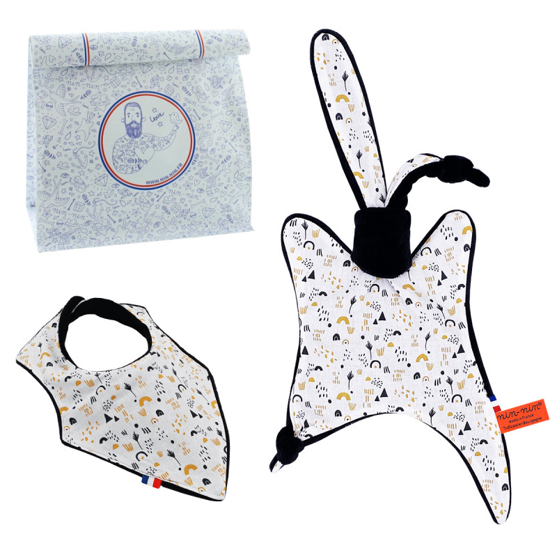 Coffret de naissance doudou et bavoir Barnabé. Original et fabriqué en France. Marque Nin-Nin Coffret de naissance doudou et bavoir Barnabé. Original et fabriqué en France. Marque Nin-Nin