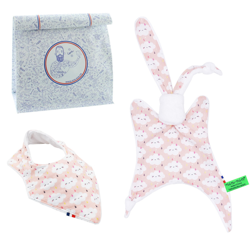 Coffret de naissance doudou et bavoir Nimbus Rose. Original et fabriqué en France. Marque Nin-Nin Coffret de naissance doudou et bavoir Nimbus Rose. Original et fabriqué en France. Marque Nin-Nin