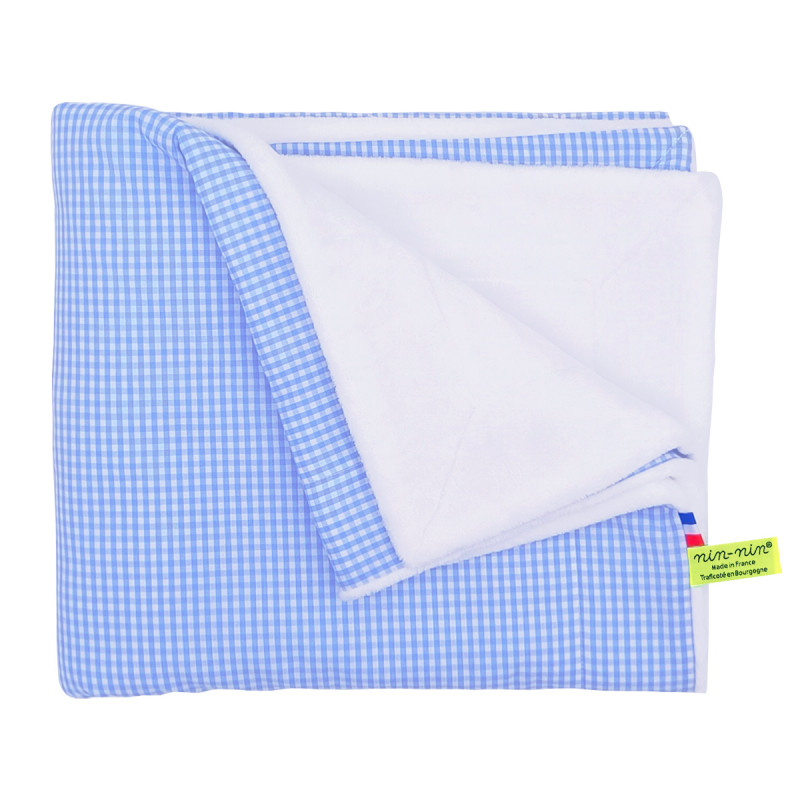 Plaid Le Vichy Bleu personnalisable pour bébé. Couverture fabriquée en France. Plaid Le Vichy Bleu personnalisable pour bébé. Couverture fabriquée en France.