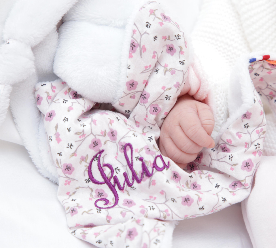 Doudou personnalisé au prénom de bébé. Fabrication 100% Française