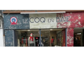 Le coq en baie